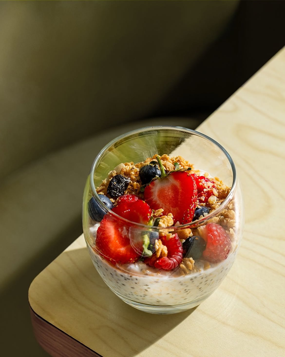 Granola and berry parfait